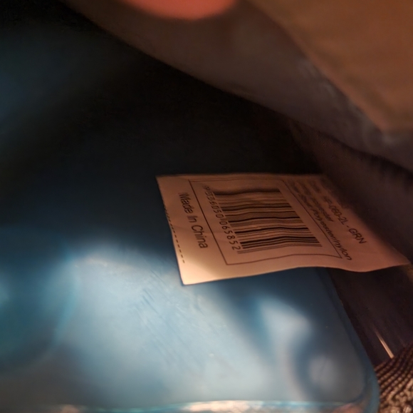 🩶Host Pick🩶Escape 2L hydration backpack hiking running - Picture 9 of 16